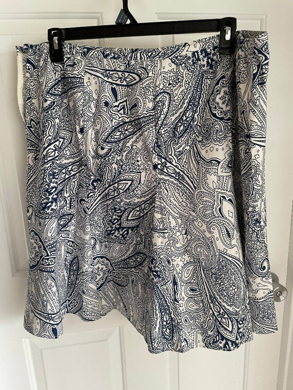 Talbots White with Blue Paisley Flowers Skirt – Size 22WP